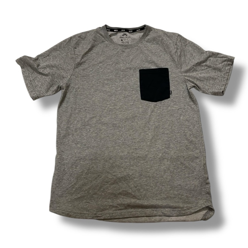 NIKE size M authentic genuine brand short sleeve unisex